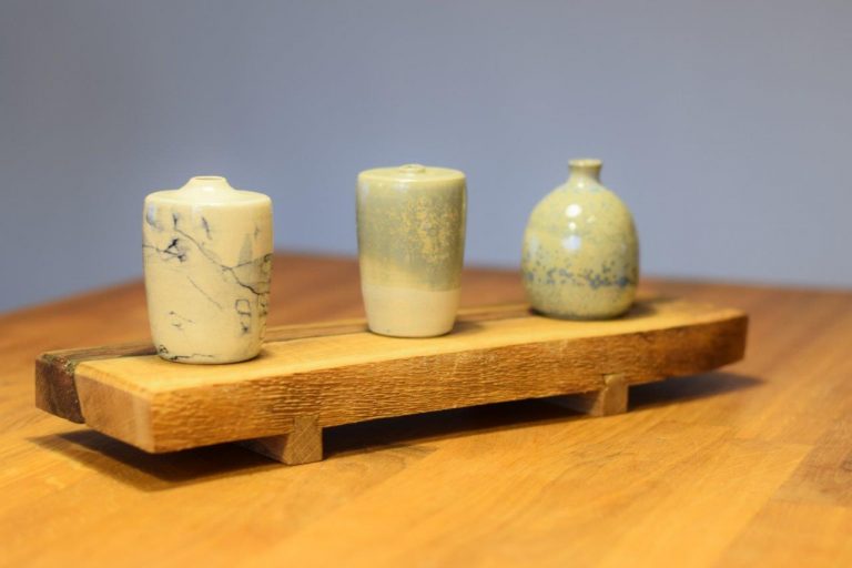 Eleganter und einfacher Vasenständer aus Nippon