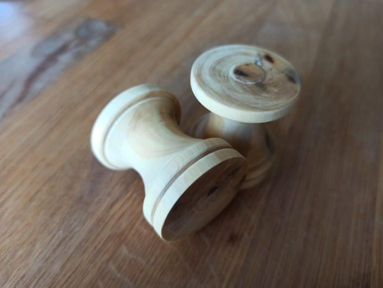 gedrechselte Buchbaum Saeulen