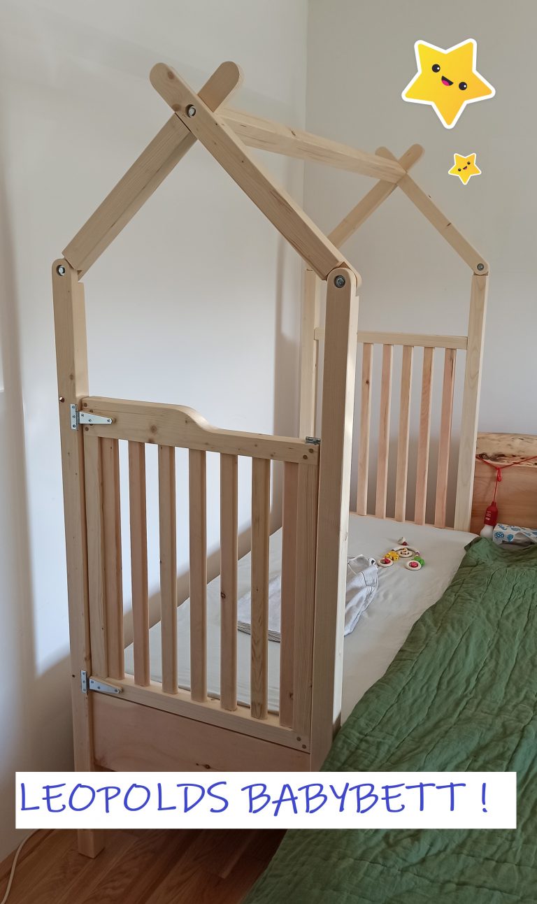 babybett_kinderbett_beistellbett_zirbe_türe_haus